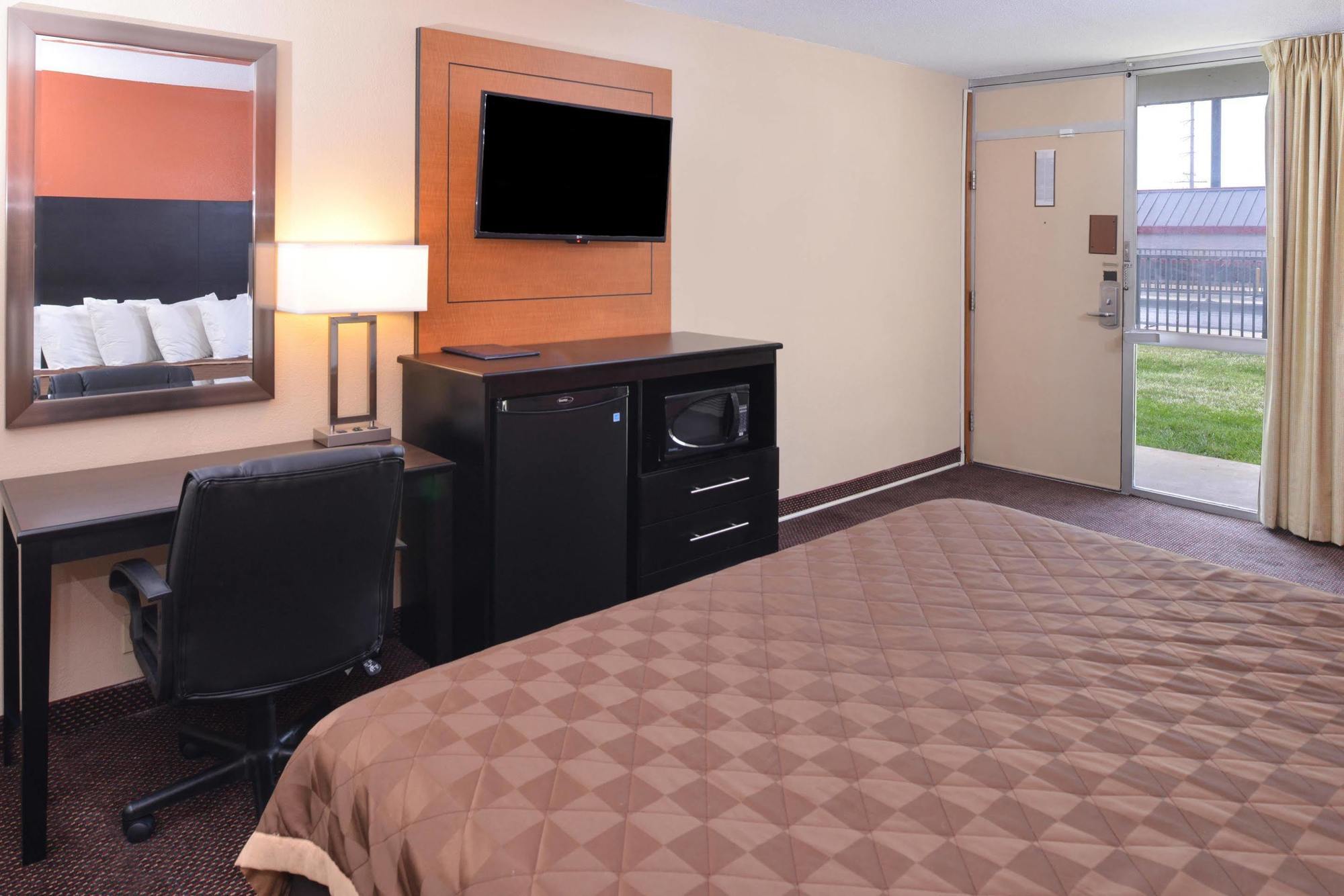Americas Best Value Inn - Collinsville / St. Louis Exterior photo
